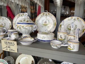 antique plates - carcassonne je taime